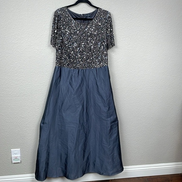 NWT Pisarro Night Beaded Sequin Bodice Mixed Media Taffeta Maxi Dress Grey 18 - Picture 2 of 11